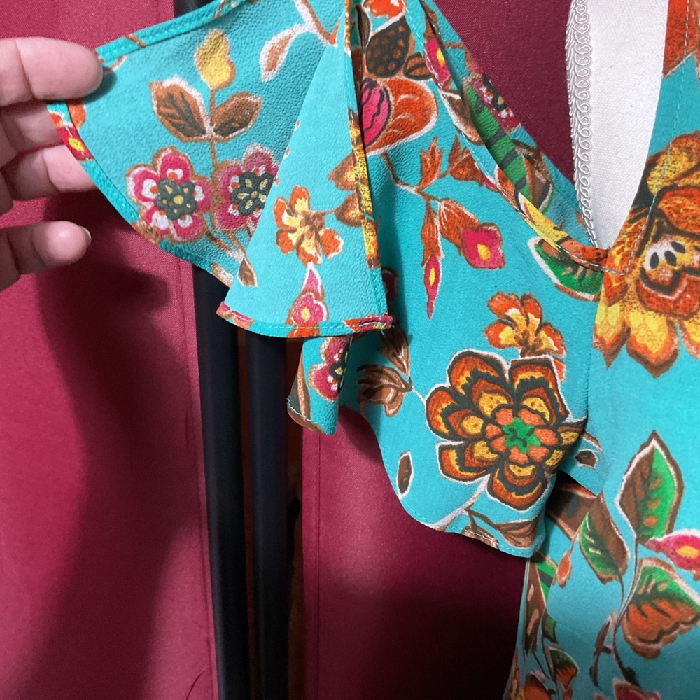 Rose + Olive Cold Shoulder Ruffled Split Sleeve T… - image 3